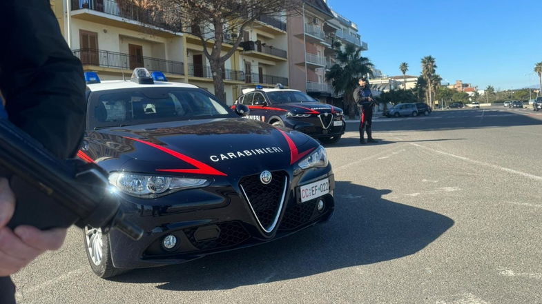 Segregata in casa per impedirle di avere contatti con il mondo occidente