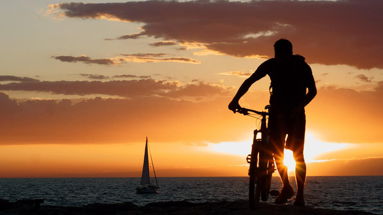 “Dall’alba al tramonto” rincorreranno il sole in bici dallo Jonio al Tirreno