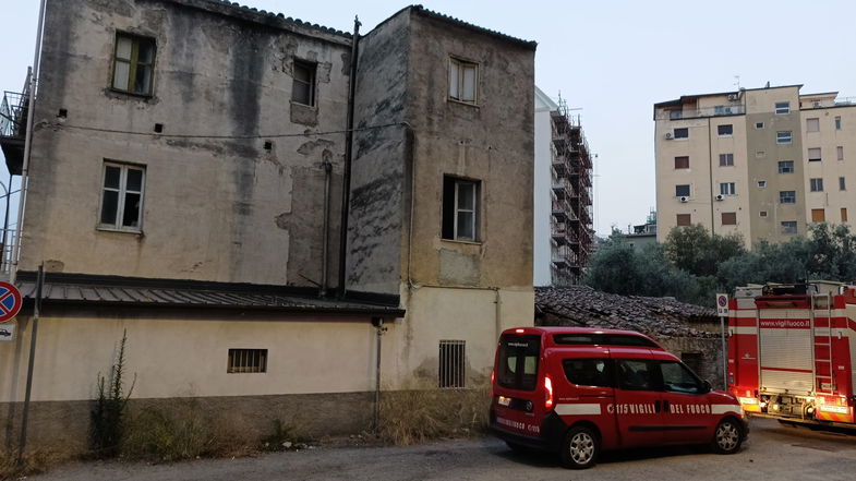 Trovato un cadavere nel cuore dello Scalo di Rossano: ennesima tragedia della solitudine