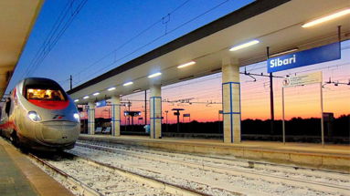 Elettrificazione jonica, treni turistici tutto l'anno e attivazione delle locomotive bimodali: le priorità di Ferrovie in Calabria
