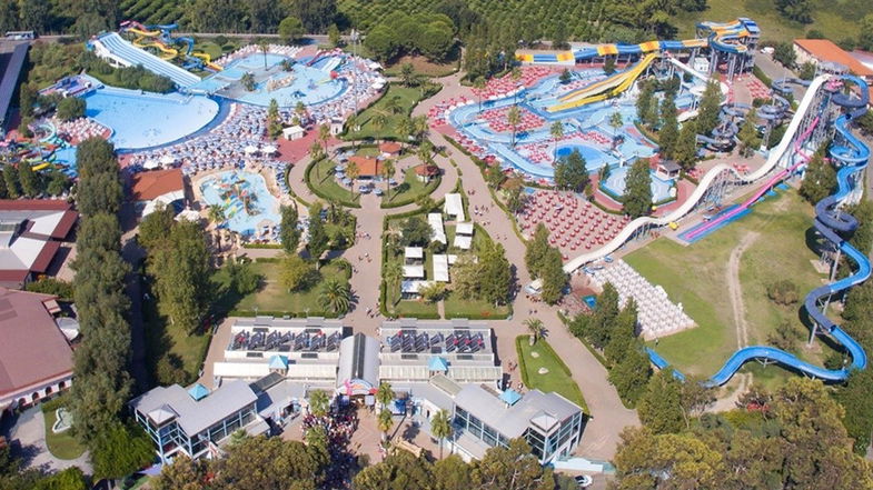 Amici e ospiti di casa Barbieri scivolano dritti all'Acquapark Odissea 2000