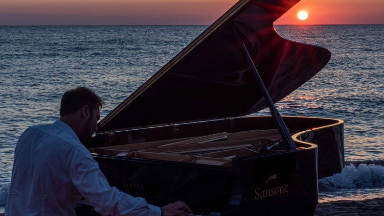 A Cariati torna il suggestivo concerto di pianoforte all’alba e in riva al mare