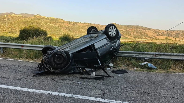 Auto si ribalta sulla Statale 531: giovane finisce in ospedale