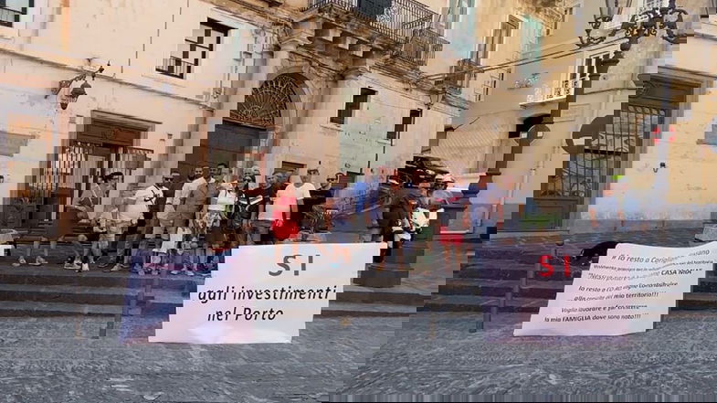 Vertenza porto, 1100km per sostenere l'investimento di BH. Sono tutti giovani calabresi e lavoratori