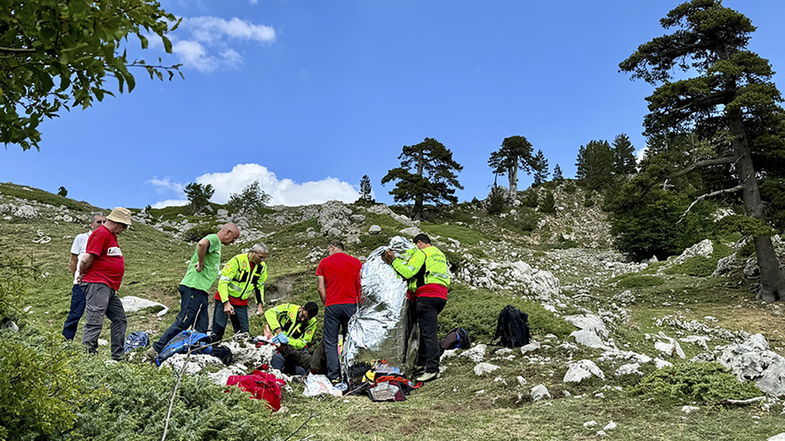 Si ferisce durante un'escursione nel Pollino. Interviene il Soccorso Alpino