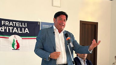 Rapani all'incontro di FdI a Crotone per parlare di SS 106 ed elettrificazione ferroviaria