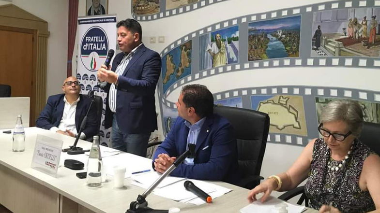 Rapani (FdI) rilancia l’idea della metropolitana leggera e su 106 afferma: «Essenziale il collegamento tra Co-Ro e Crotone»