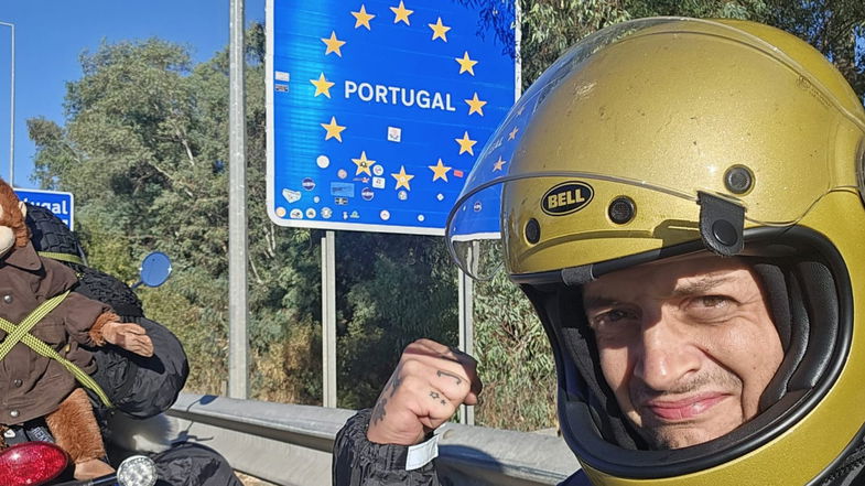 7000 km per prendere un aperitivo a Lisbona: la nuova impresa del biker Matteo Buonfrate