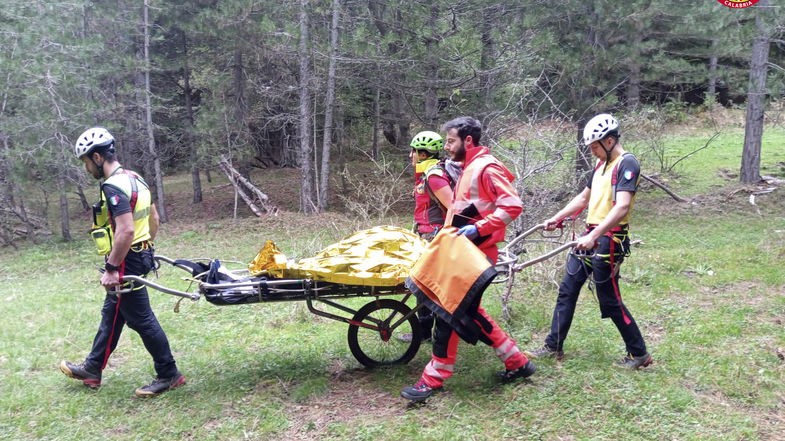 Cade durante una passeggiata in Sila, interviene il Soccorso Alpino