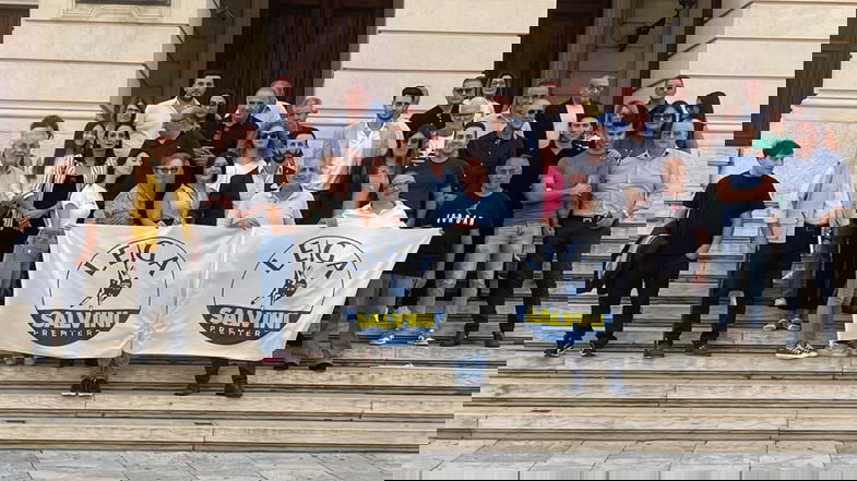 Calabresi firmano a difesa Salvini nel Processo Open Arms, e «la Lega vola nei sondaggi»
