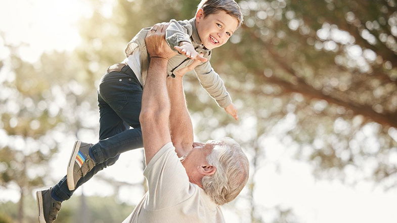 Per la festa dei nonni arrivano due cartoline celebrative