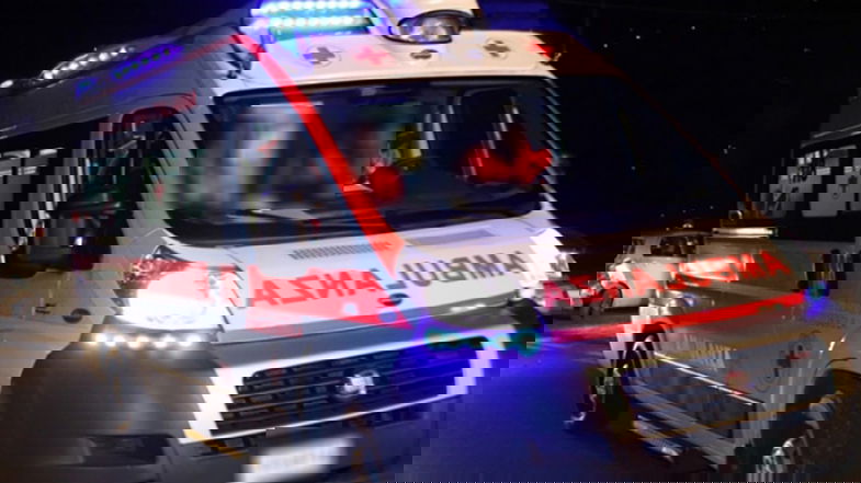 Ambulanze ferme, arrivano le precisazioni dell'Asp: «manca solo il collaudo»