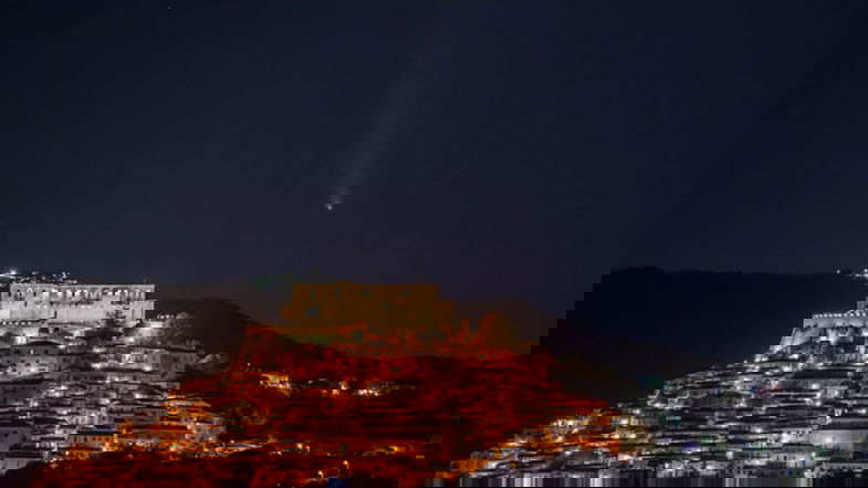 Lo spettacolo della Cometa incanta il Nord Est della Calabria: tutti con il naso all'insù