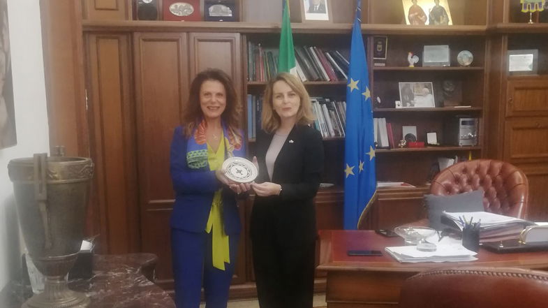 L'ambasciatrice del Kosovo Nita Shala ricevuta in Prefettura a Cosenza