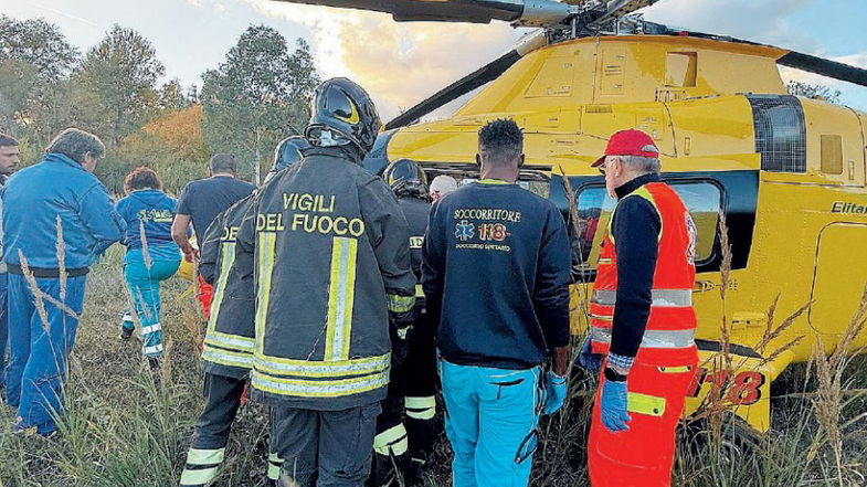 Precipita con l'auto in una scarpata, 70enne trasferito in elisoccorso all'Annunziata