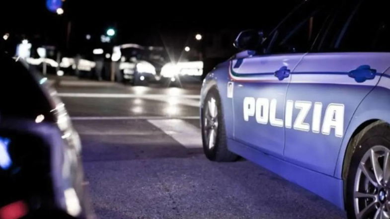 Irrompono in un'abitazione a Schiavonea armati di mazze e rapinano una famiglia