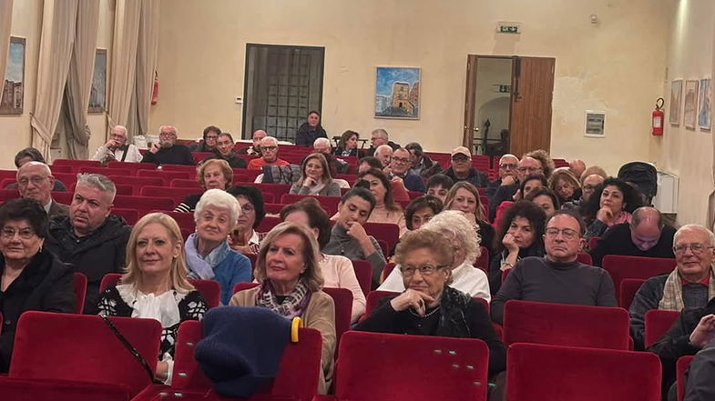 Interessante serata culturale all'Università Popolare Rossanese, per la presentazione del libro di Traversari 