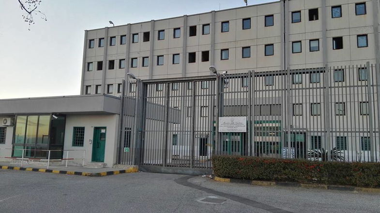 Carcere di Castrovillari: detenuto aggredisce un ispettore della Penitenziaria