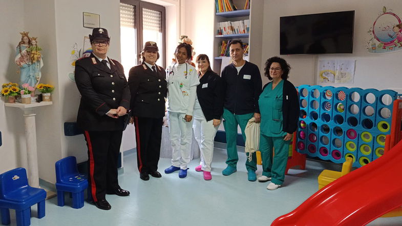 “Befana della Biodiversità”, i Carabinieri Forestali portano speranza negli ospedali pediatrici