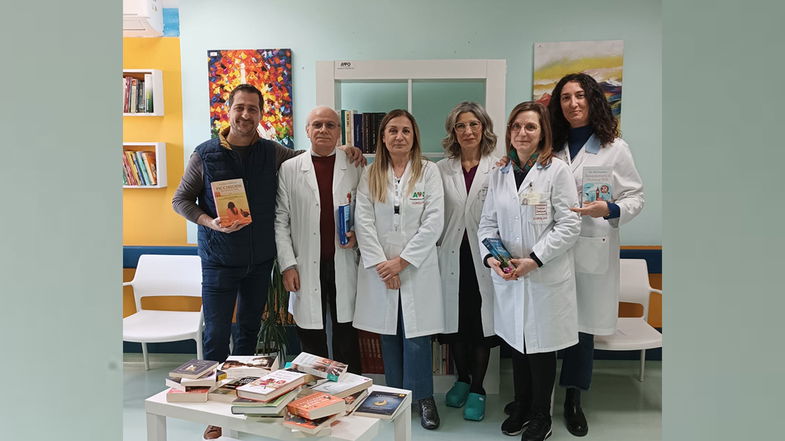 Nuovi libri per il reparto di Medicina di Co-Ro, un gesto di solidarietà in ricordo di Antonio Felicetti