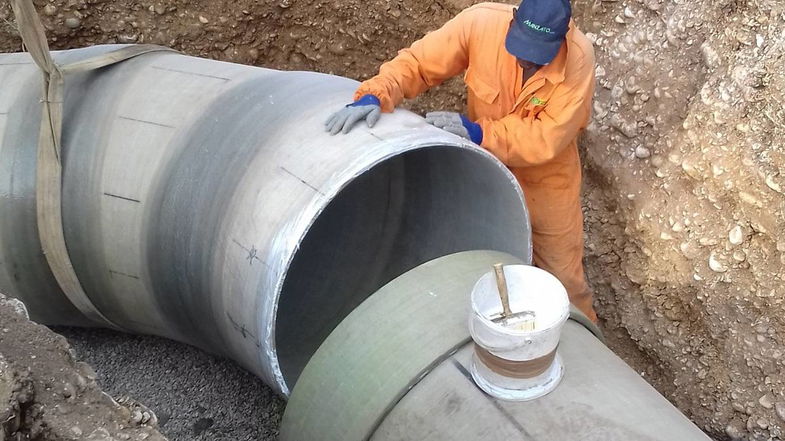 Grosso tubo irriguo scivola su alcuni operai: paura nella Valle del Trionto