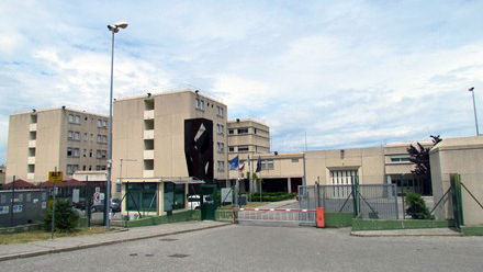 Operazione della penitenziaria di Rossano: trovato un pallone con dentro tre smartphone