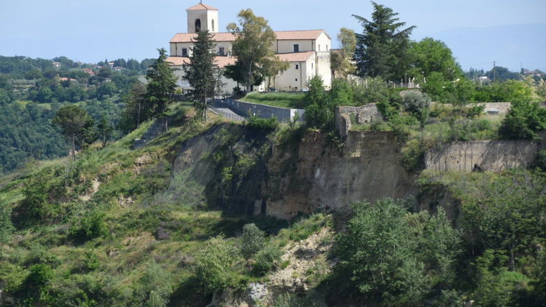 A Castrovillari partito il monitoraggio dei cunicoli del colle della Madonna del Castello