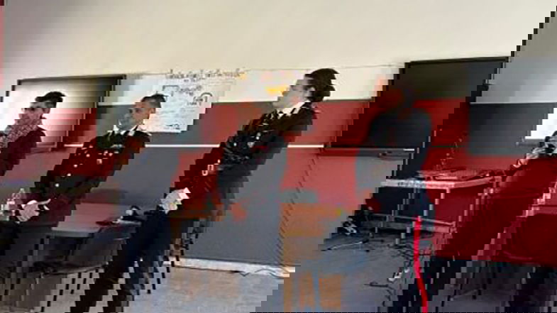 I Carabinieri incontrano i ragazzi dell'Istituto Comprensivo di Cariati per parlare di bullismo