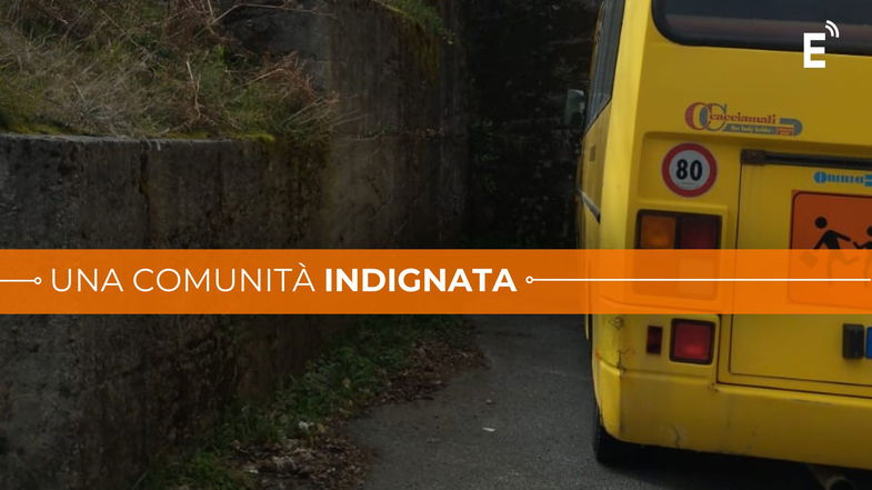 Bambini nel mirino dei vandali: manomesso il vano motore di uno scuolabus