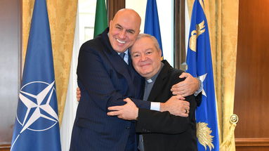 Marcianò conclude il suo mandato all’Ordinariato Militare, arriva l’omaggio di Crosetto