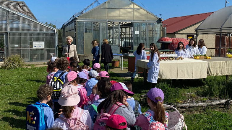 Bimbi a contatto con la terra: il Polo Magnolia protagonista all'Istituto Majorana