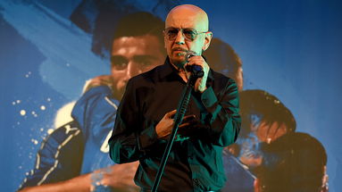 Enrico Ruggeri in piazza il 25 aprile per la festa di San Francesco di Paola