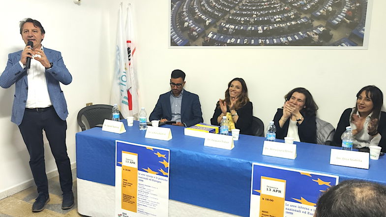 Tridico apre una sede del M5S a Scala Coeli: «Questa è la casa del Popolo»