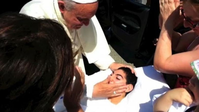 Falbo propone di intitolare a Papa Francesco la strada dell'abbraccio a Roberta