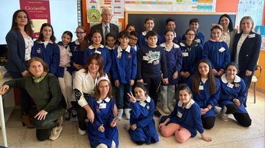 I bambini della 5^B di Porta di Ferro intervistano Giuseppe Trebisacce, autore di 
