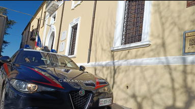 Voleva truffare un'anziana fingendosi Carabiniere, ma lei chiama i militari: arrestato
