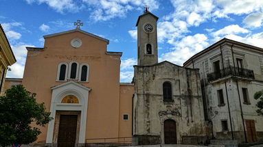 Piazza Scura a Vaccarizzo Albanese pronta per la pedonalizzazione in estate