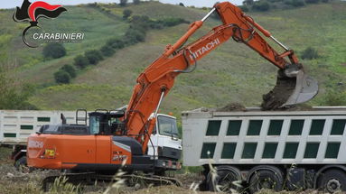 Furto e reinterro di materiale inerte nel fiume Nicà: arrestati un crosiota e due cariatesi