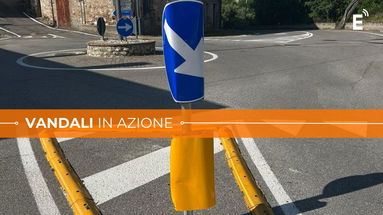 Danneggiata la nuova segnaletica stradale a San Cosmo Albanese