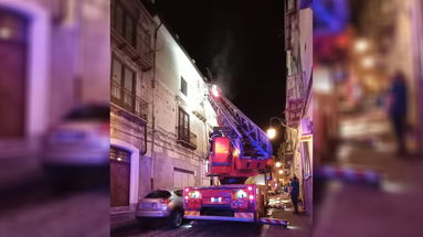 Paura nel centro storico di Rossano, a fuoco un'abitazione: dentro c'erano due cagnolini