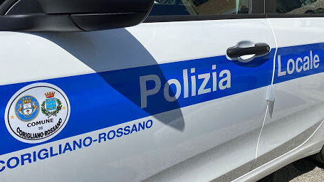 Mistero a Rossano: ritrovata un'auto rubata con dentro un passamontagna e 9 litri di carburante