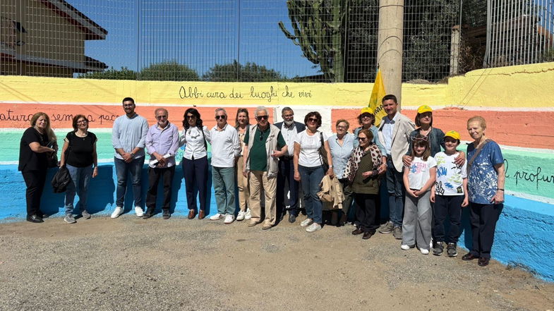 La scuola di Piragineti più bella grazie al lavoro creativo di Legambiente
