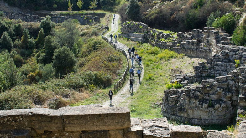 Paludinsieme torna con una passeggiata tra le mura e i resti dell'antico abitato ellenistico