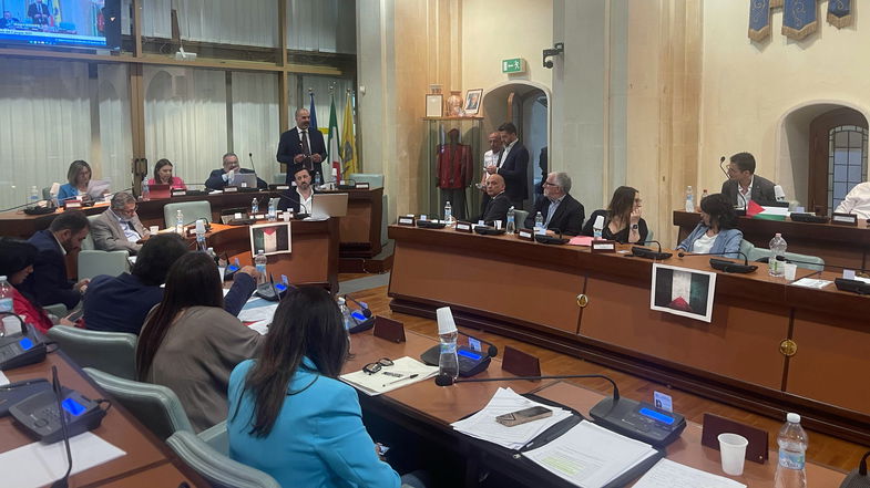 Il Consuntivo ‘24 passa ma dalla Maggioranza arrivano strani echi: Uva abbandona un’aula indisciplinata