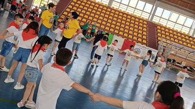 Piccoli eroi crescono: l'istituto comprensivo Rossano 1 celebra la Calabria tra giochi e movimento
