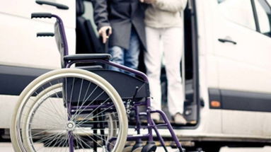 Sospensione del trasporto al figlio disabile: interviene il Garante dei Diritti