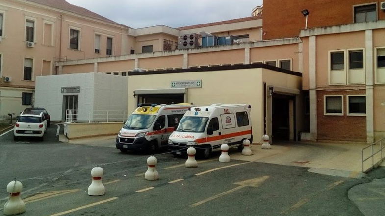 Paziente in cura al Sert di Castrovillari sfascia il pronto soccorso di Corigliano