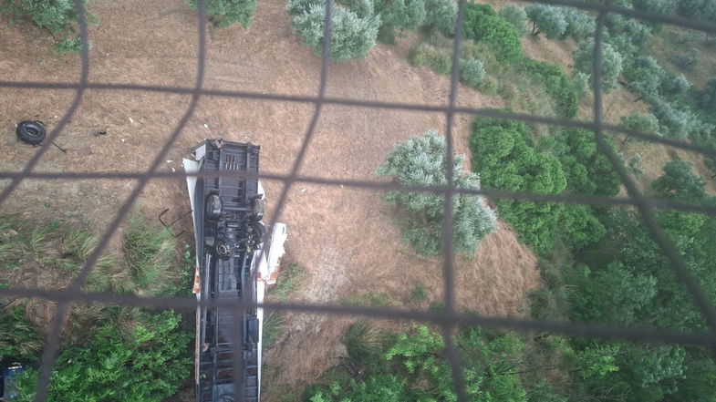 Castrovillari, Tir precipita da un viadotto dell'Autostrada e fa un volo di 35 Metri