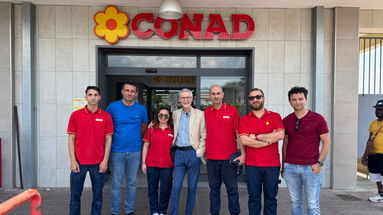 Continua la protesta dei lavoratori del supermercato Conad di Castrovillari