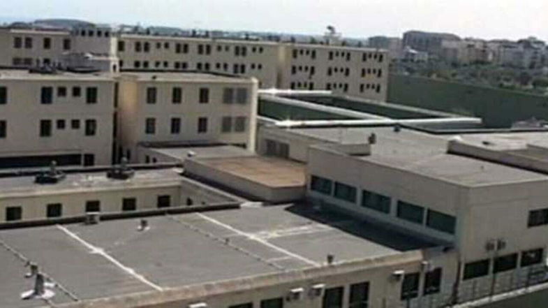 Con un drone tentano di far 
